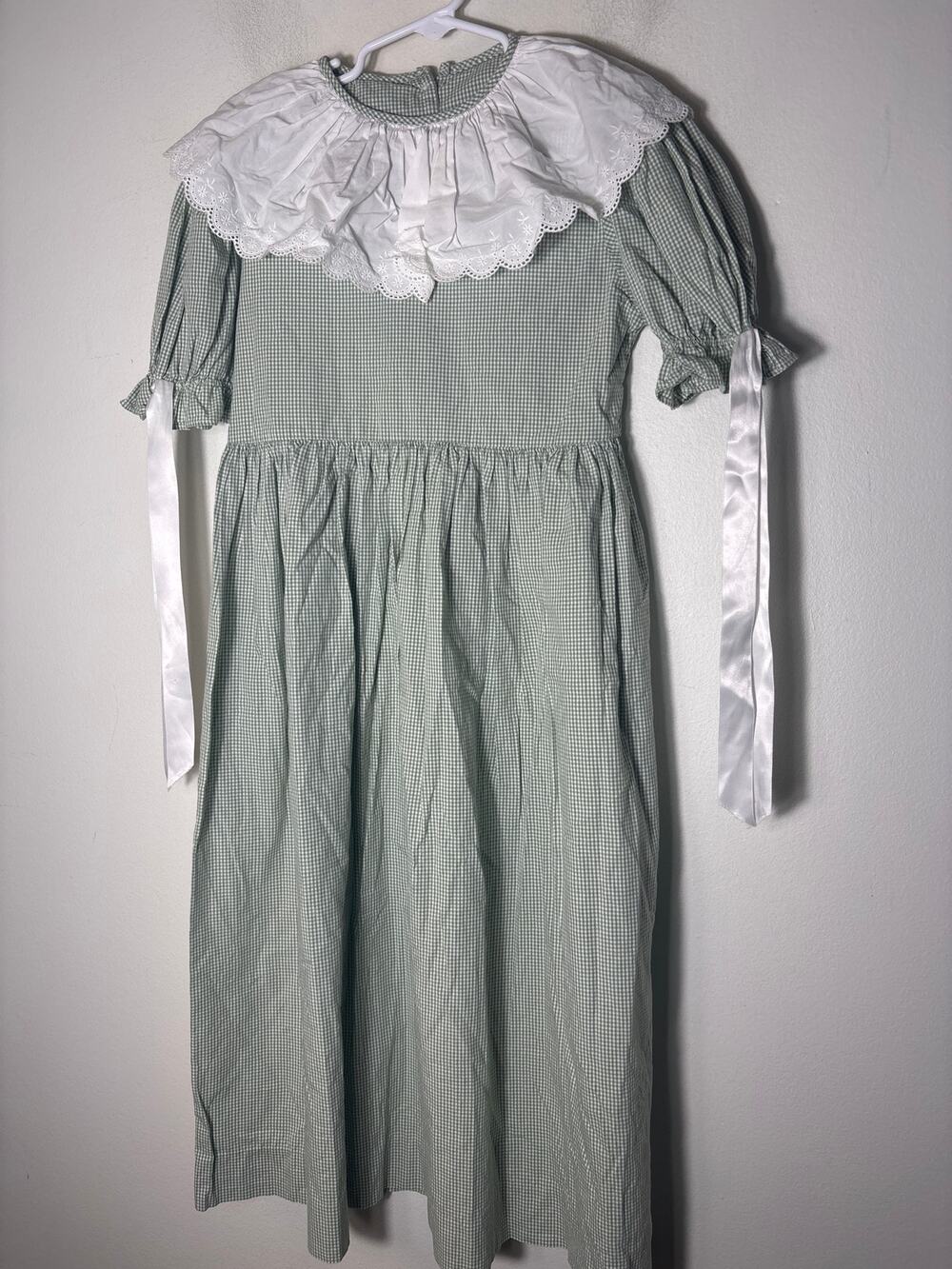 Girls Vintage Green Check Puff SLeeve Dress with White bibb collar Sz 7 - Picture 1 of 3